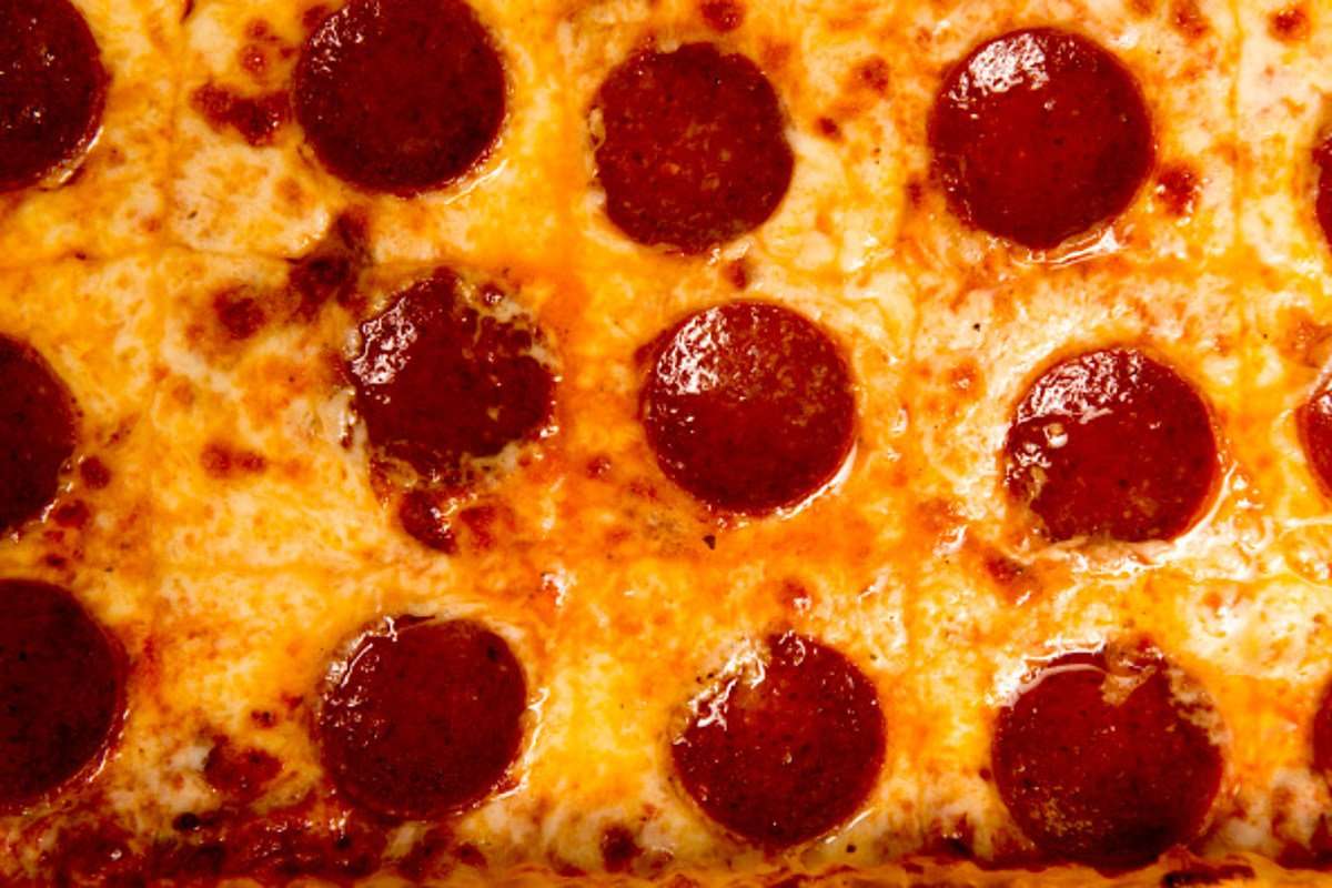 Blotting Your Pizza Removes How Much Fat and Calories?