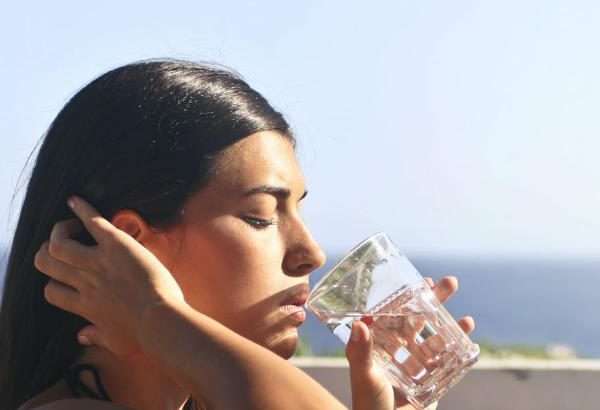 Does Drinking Water Really Help You Lose Weight?
