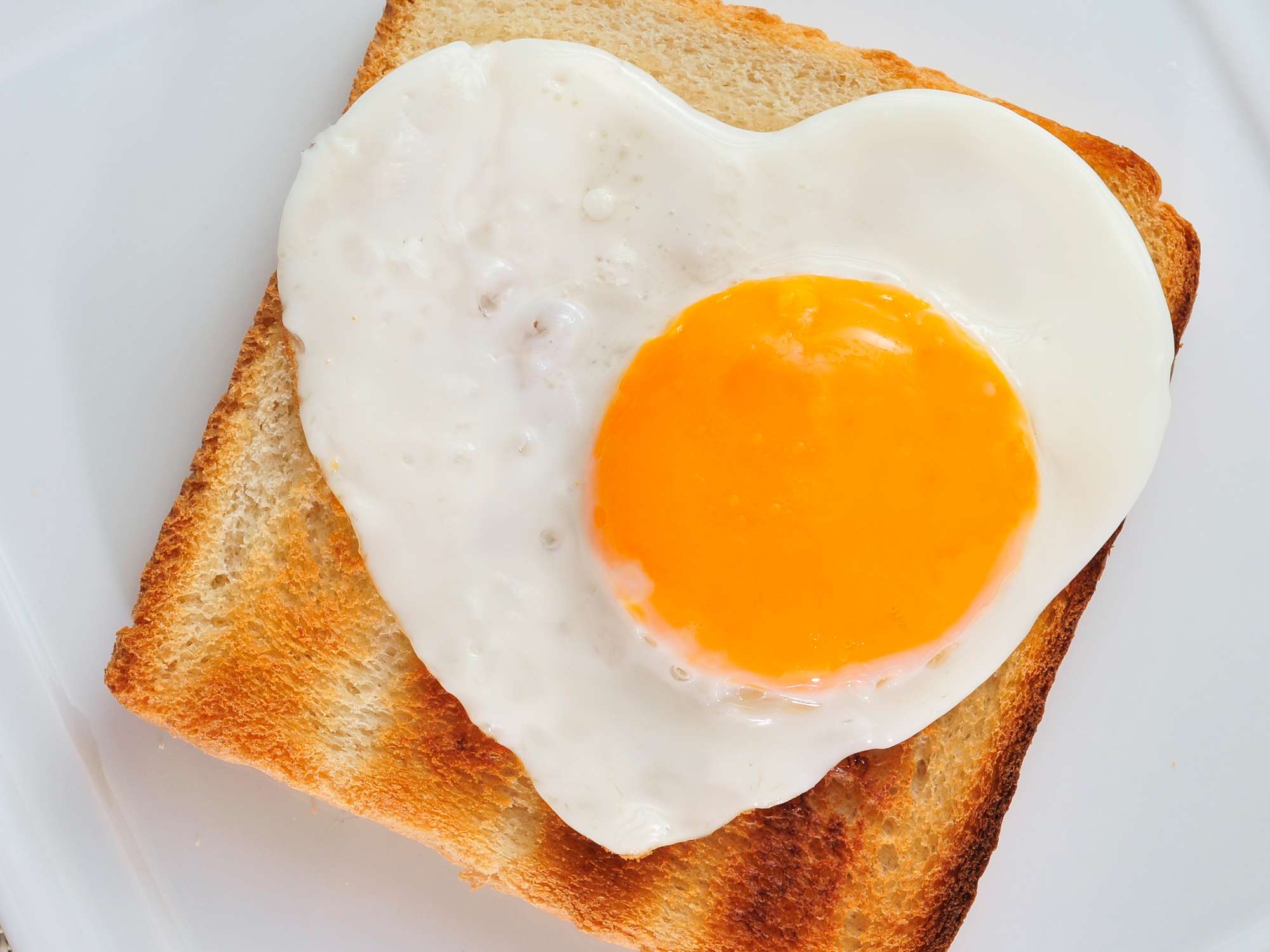 Eggs lower cholesterol, heart disease and stroke risk