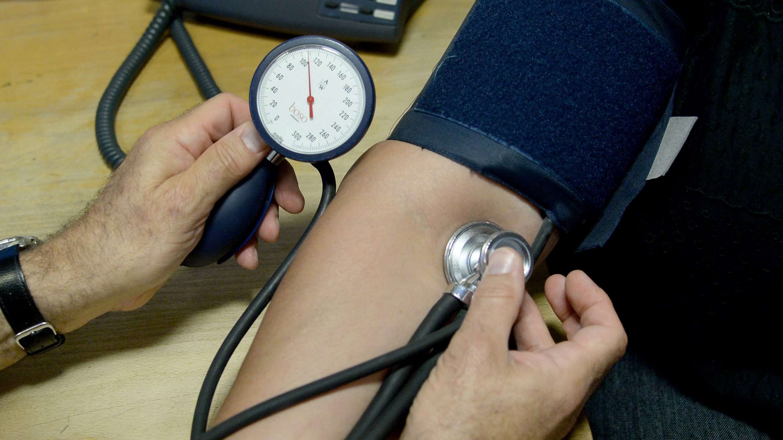 High blood pressure and cholesterol in early adulthood âlinked to heart ...